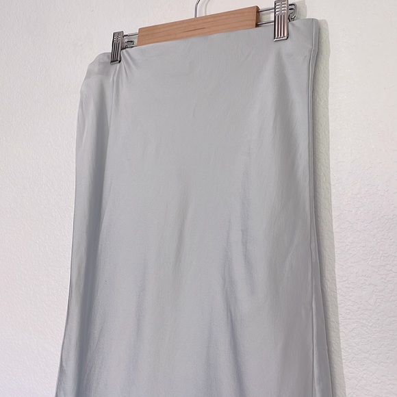 CAMI NYC light silvery gray silk blend midi slip skirt - Picture 2 of 5
